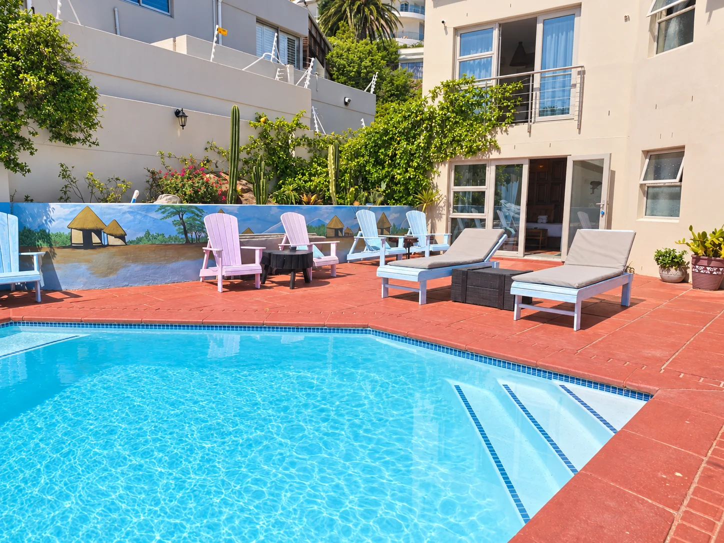 VistaBlu pool and climbing granadilla vine